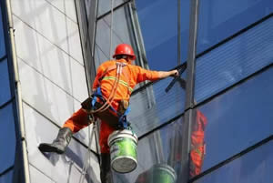 南宁蜘蛛人幕墙清洗